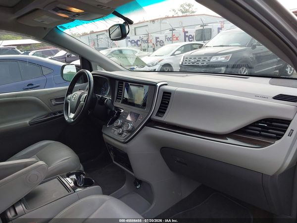 2017 TOYOTA SIENNA XLE PREMIUM 8 PASSENGER — I5