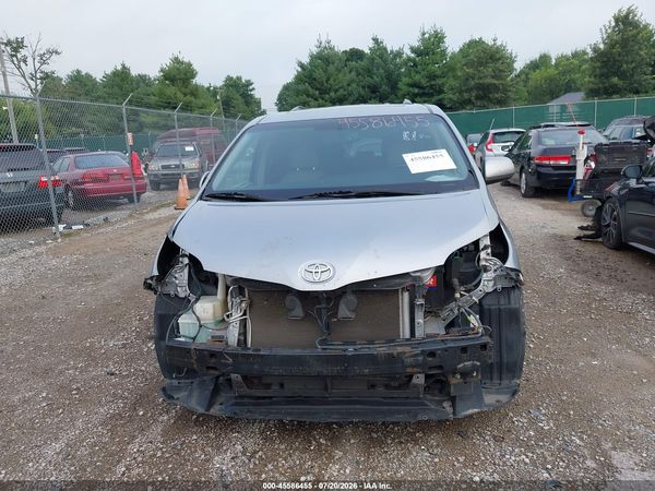 2017 TOYOTA SIENNA XLE PREMIUM 8 PASSENGER — I6