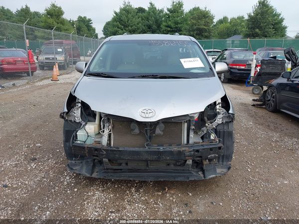 2017 TOYOTA SIENNA XLE PREMIUM 8 PASSENGER — I115