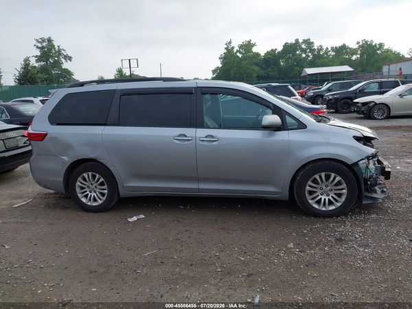 2017 TOYOTA SIENNA XLE PREMIUM 8 PASSENGER — I116