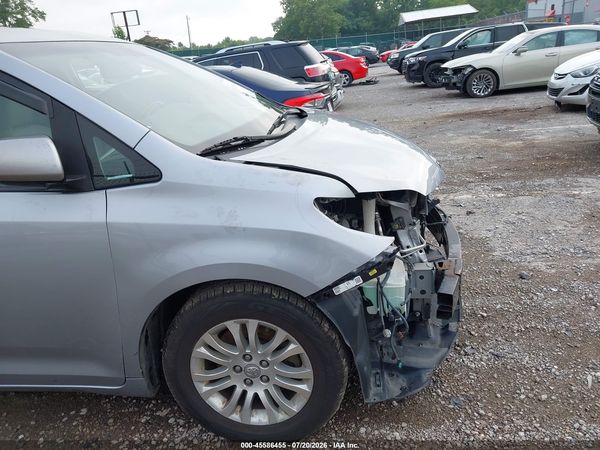 2017 TOYOTA SIENNA XLE PREMIUM 8 PASSENGER — I155