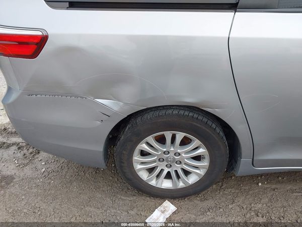 2017 TOYOTA SIENNA XLE PREMIUM 8 PASSENGER — I156