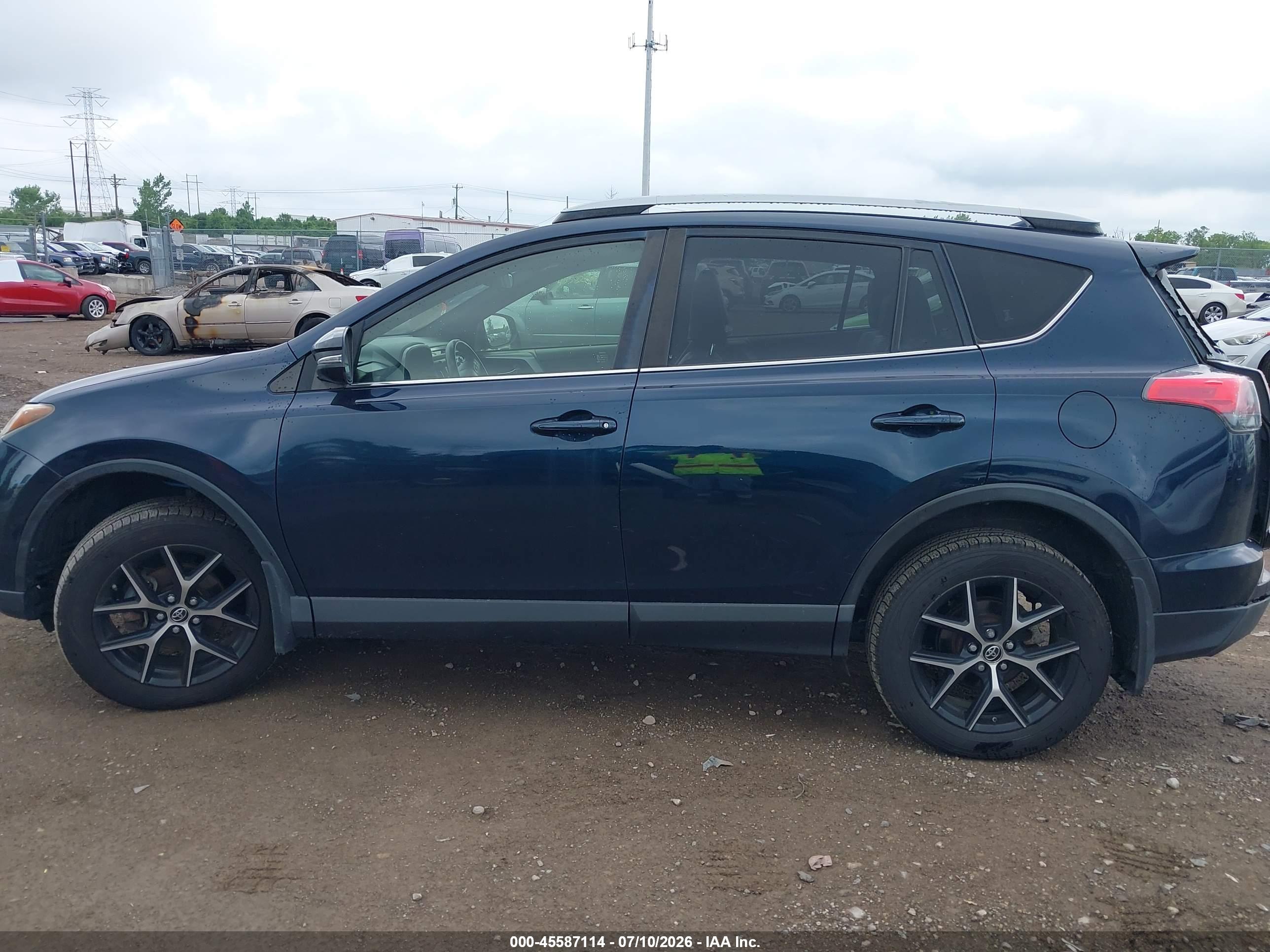 2017 TOYOTA RAV4 SE