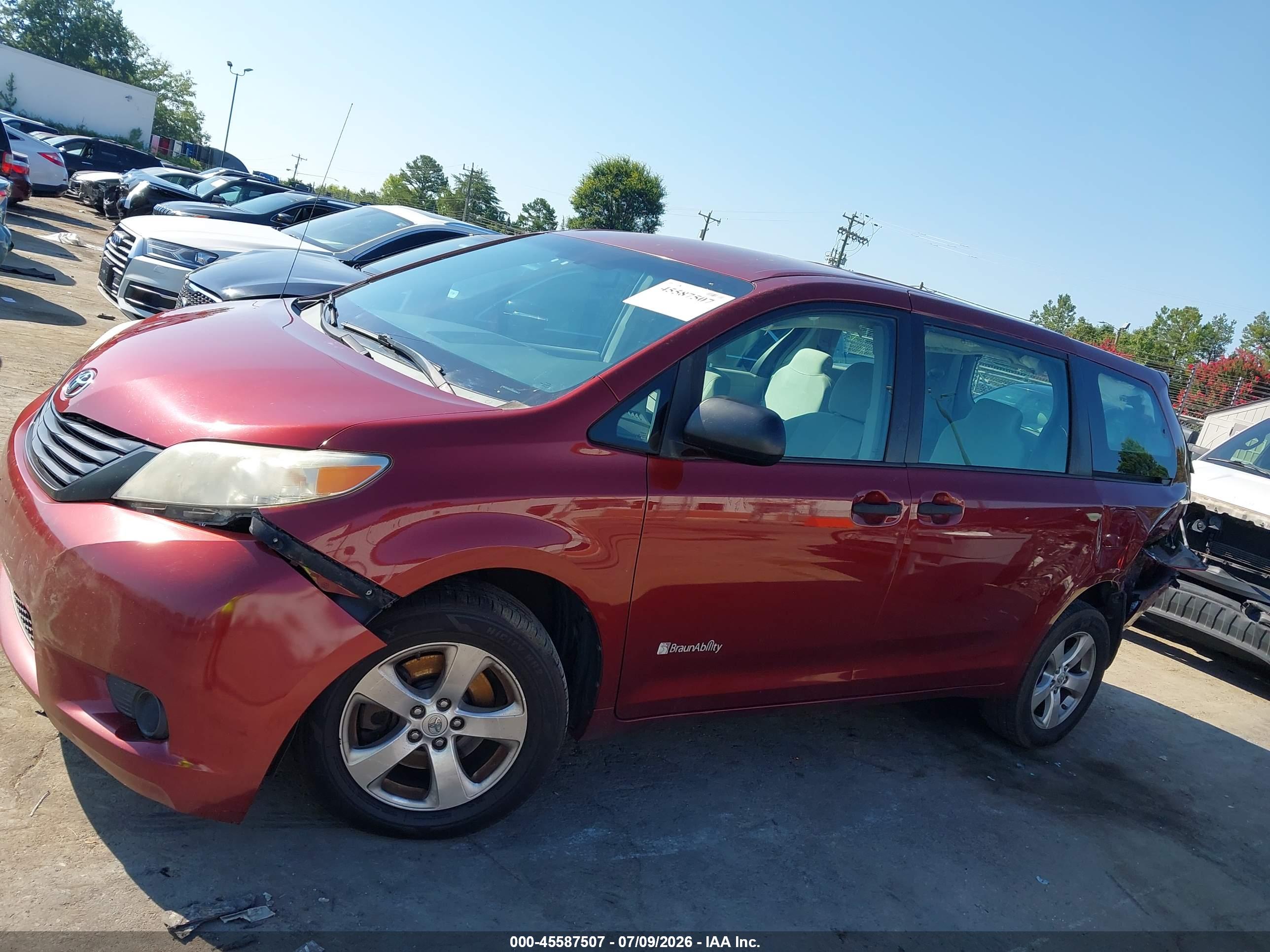 2014 TOYOTA SIENNA L V6 7 PASSENGER