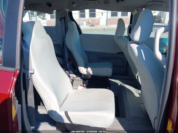 2014 TOYOTA SIENNA L V6 7 PASSENGER