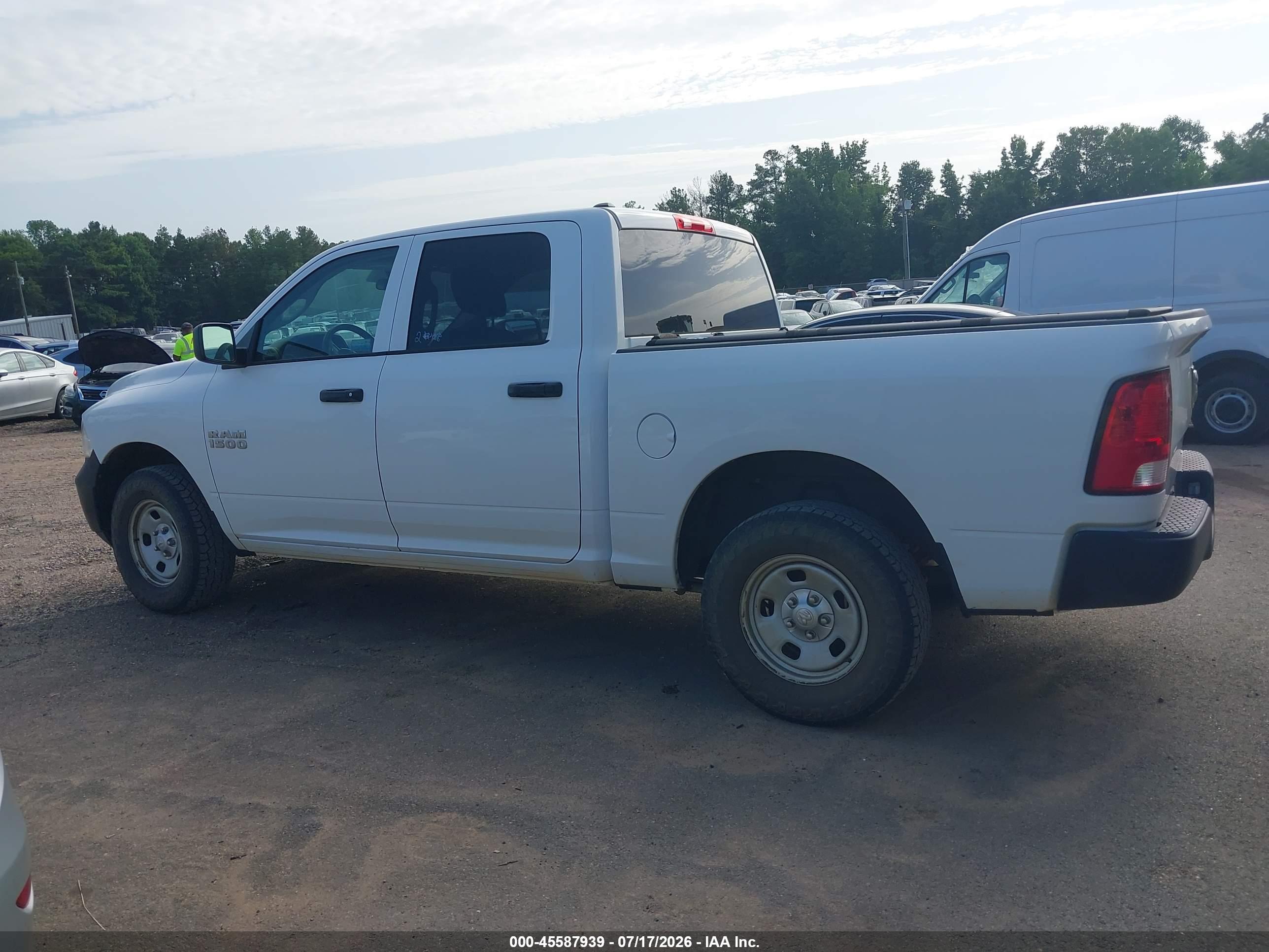 2017 RAM 1500 TRADESMAN  4X4 5'7 BOX