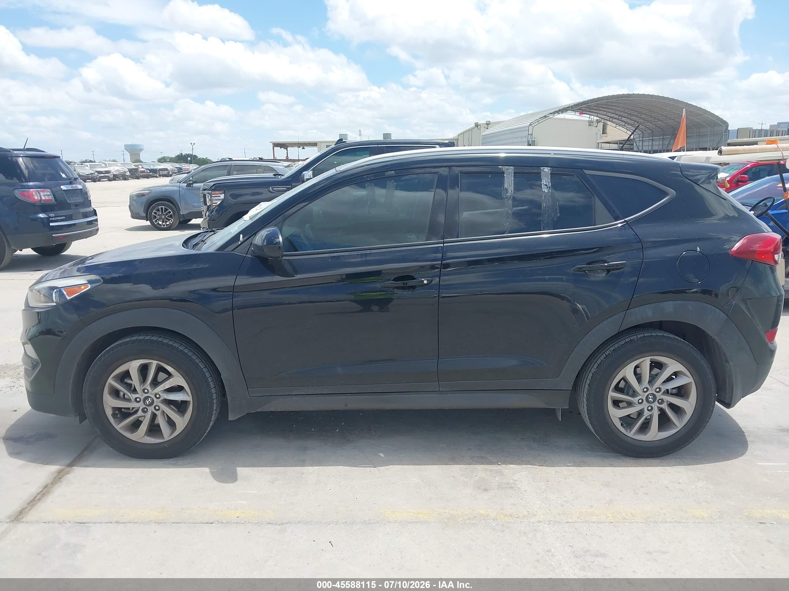 2016 HYUNDAI TUCSON SE