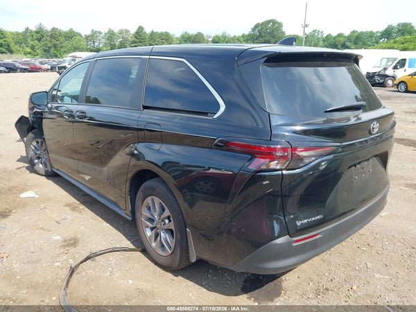2026 TOYOTA SIENNA LE — I3