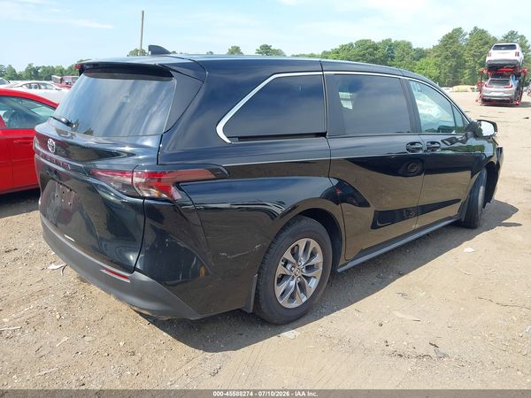 2026 TOYOTA SIENNA LE — I4