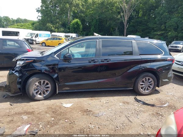 2026 TOYOTA SIENNA LE — I117