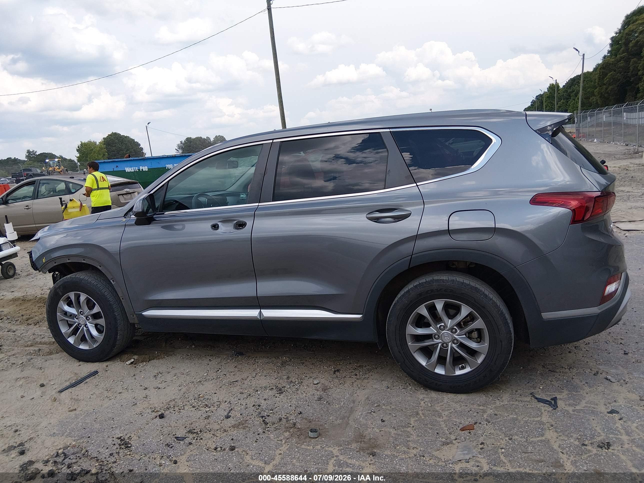 2019 HYUNDAI SANTA FE SE