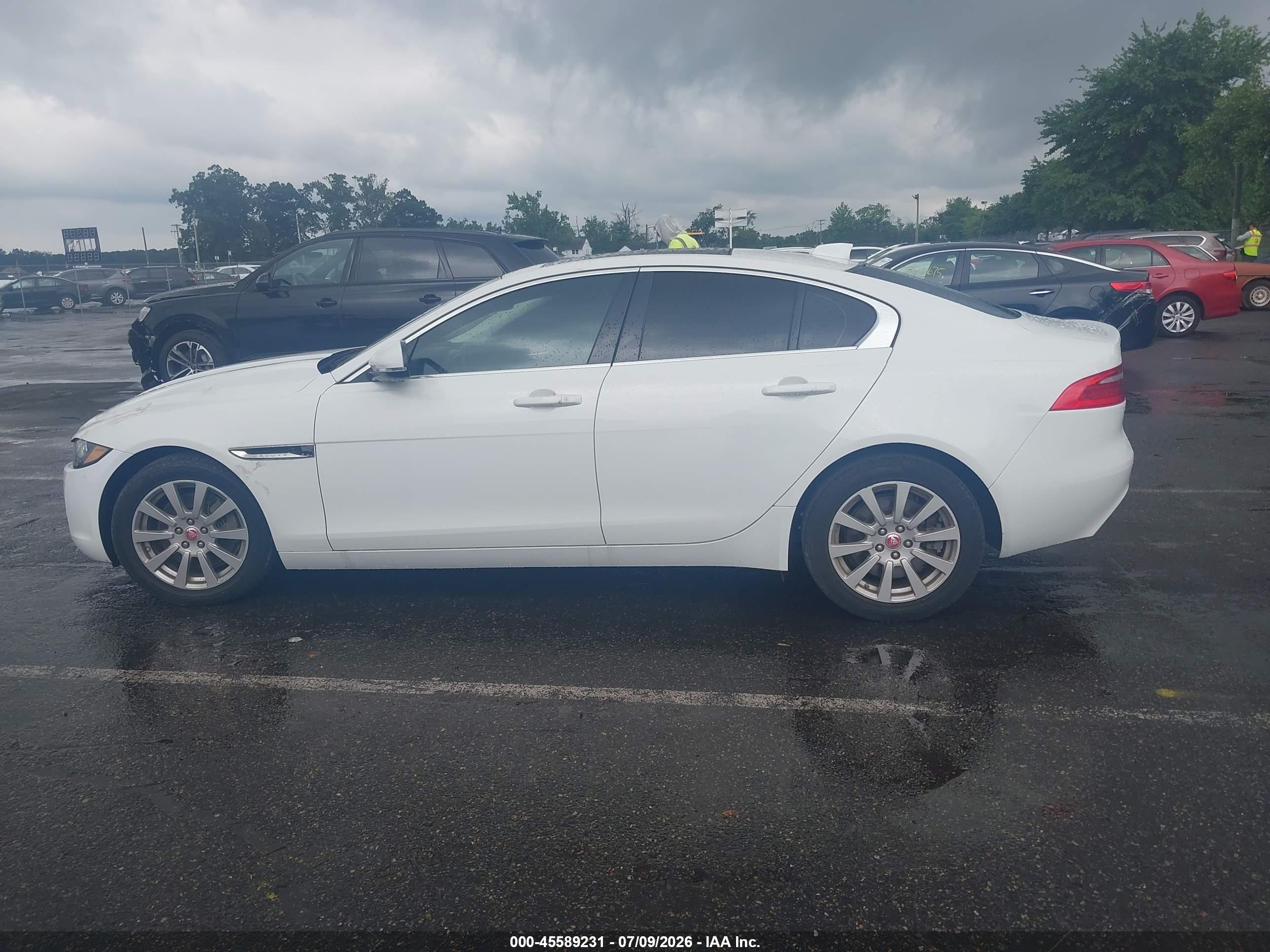 2019 JAGUAR XE 25T