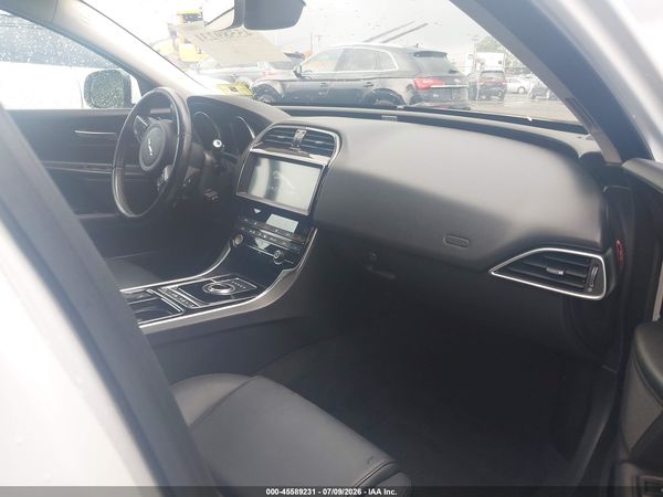 2019 JAGUAR XE 25T