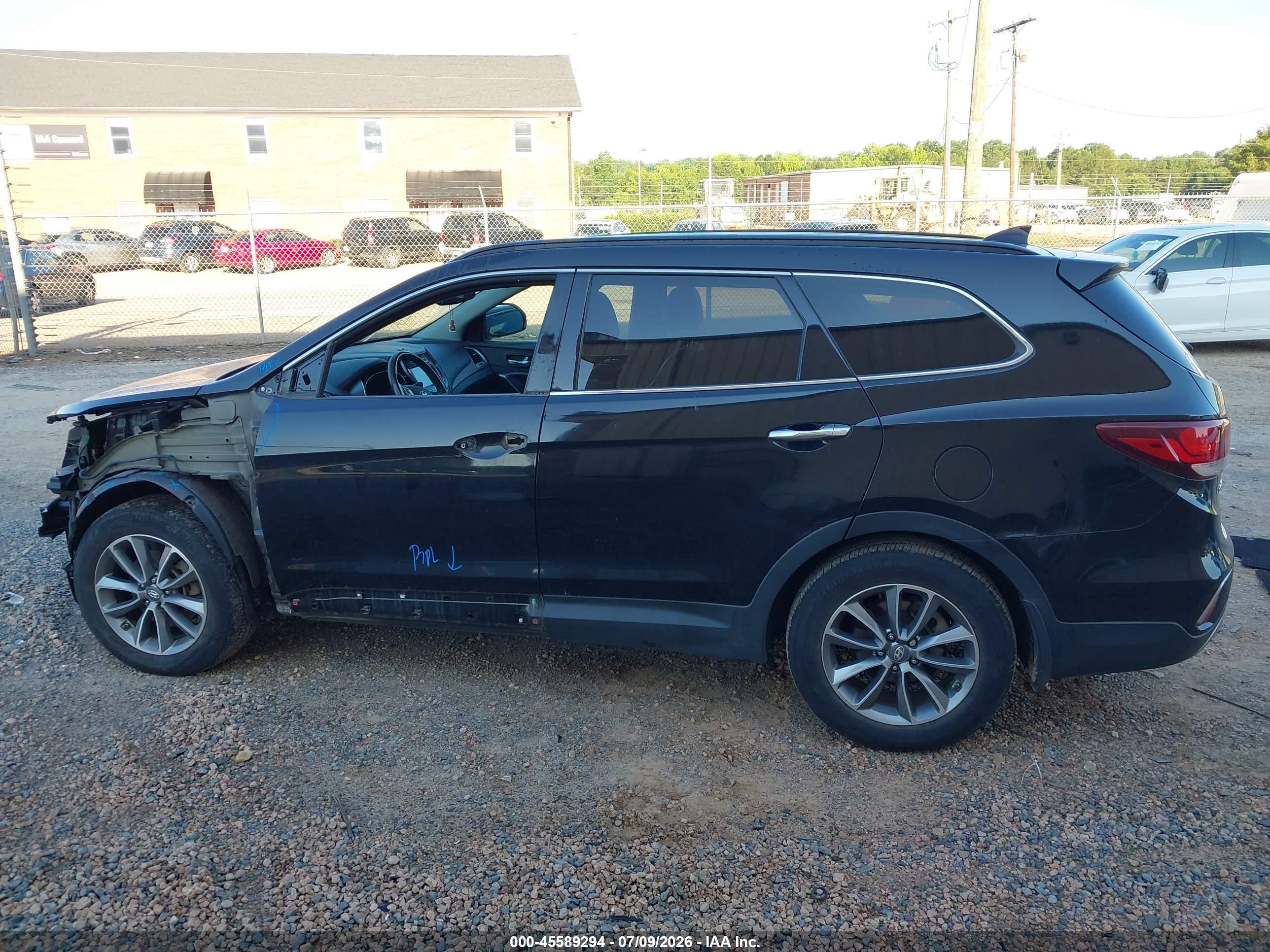 2017 HYUNDAI SANTA FE SE