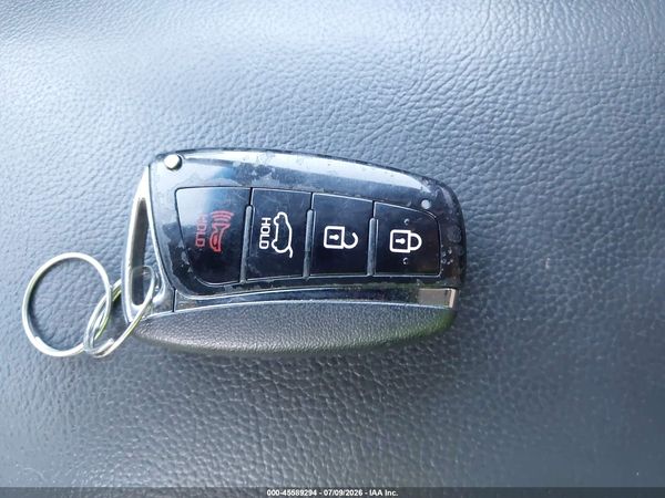 2017 HYUNDAI SANTA FE SE