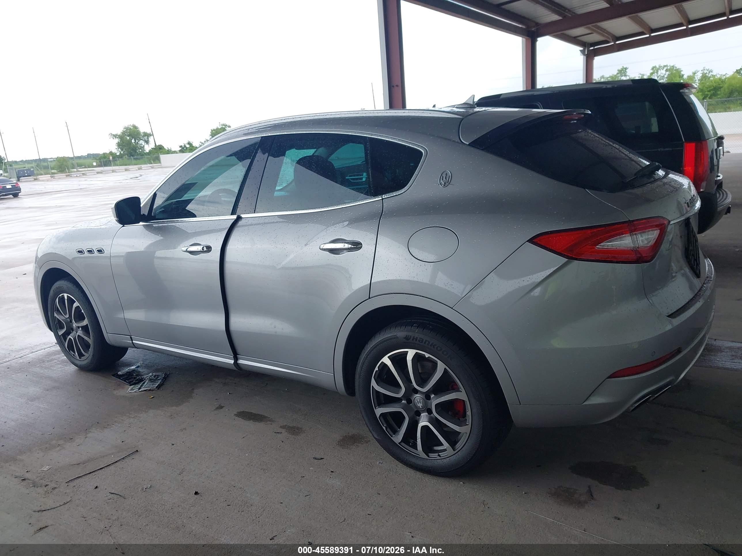 2017 MASERATI LEVANTE Luxury