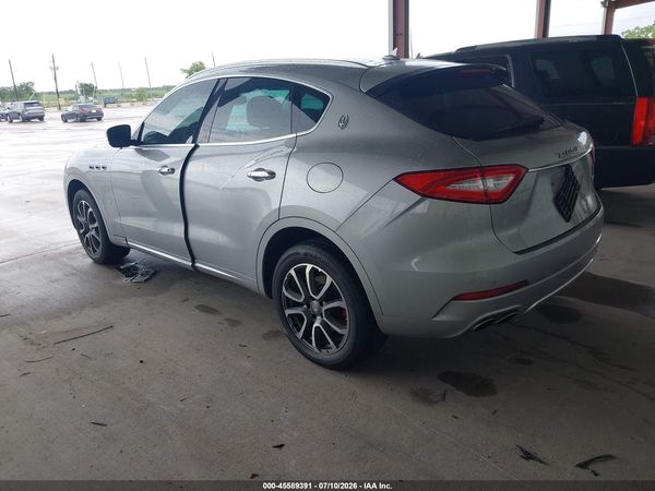 2017 MASERATI LEVANTE Luxury