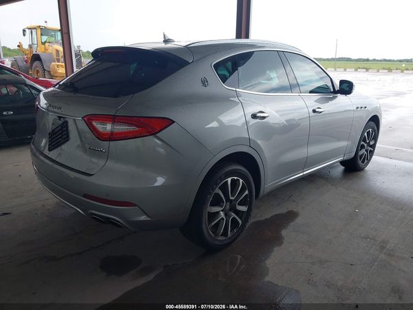 2017 MASERATI LEVANTE Luxury