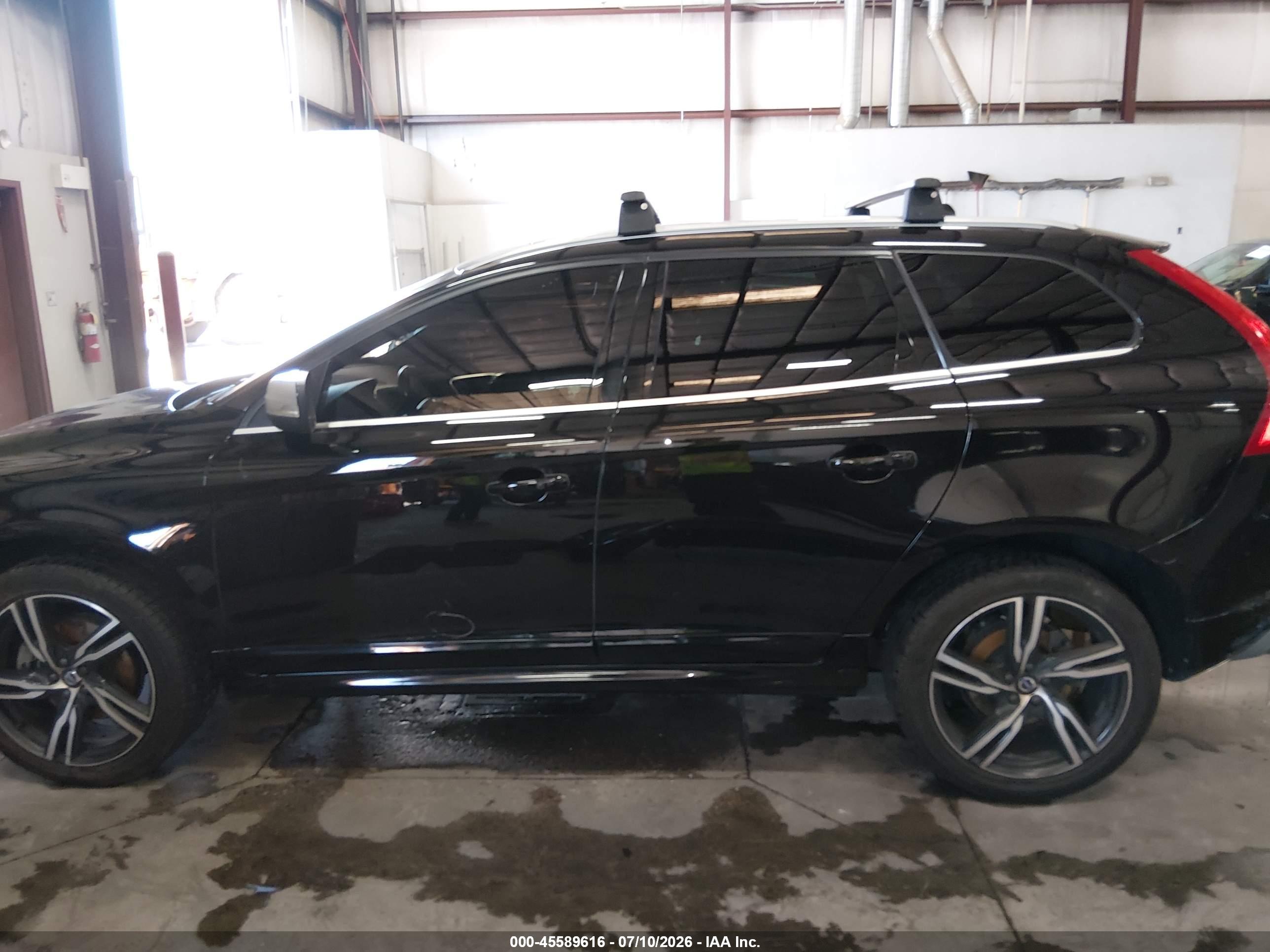 2017 VOLVO XC60 T6 R-DESIGN
