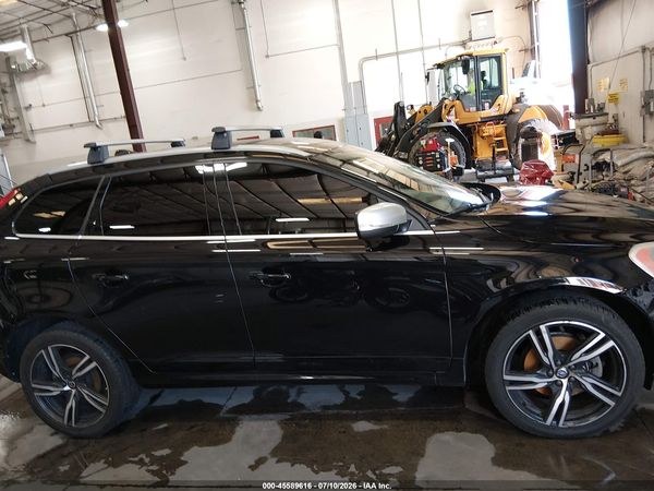 2017 VOLVO XC60 T6 R-DESIGN