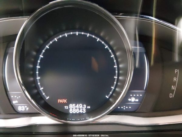 2017 VOLVO XC60 T6 R-DESIGN