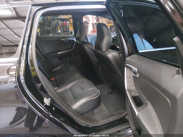 2017 VOLVO XC60 T6 R-DESIGN
