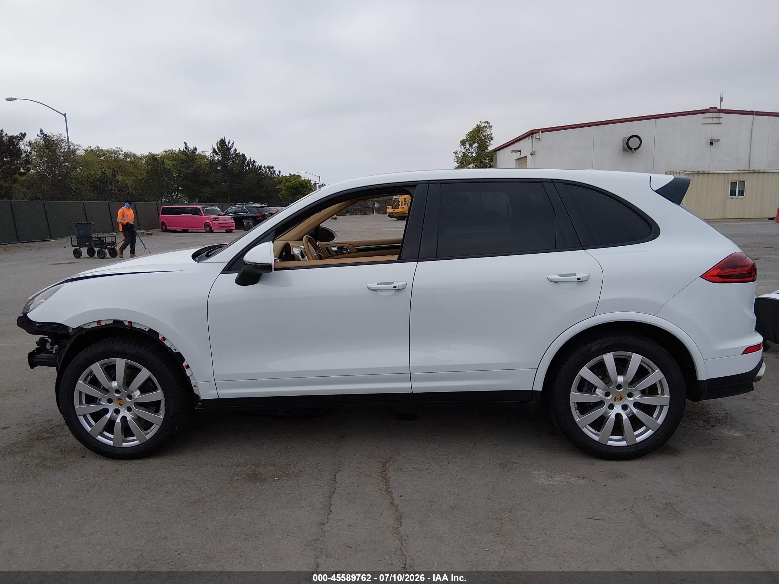 2017 PORSCHE CAYENNE PLATINUM EDITION