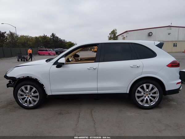 2017 PORSCHE CAYENNE