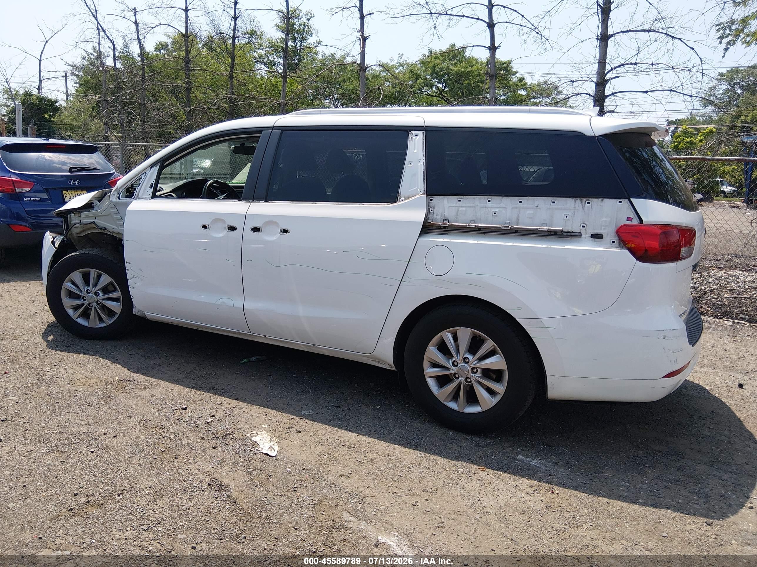 2016 KIA SEDONA LX