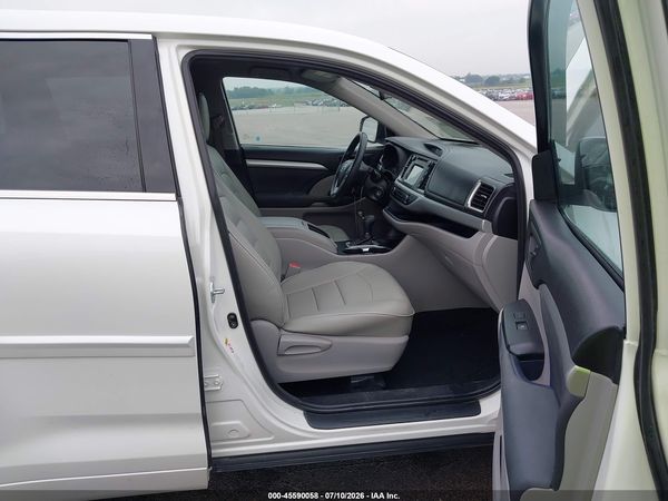 2016 TOYOTA HIGHLANDER LE V6