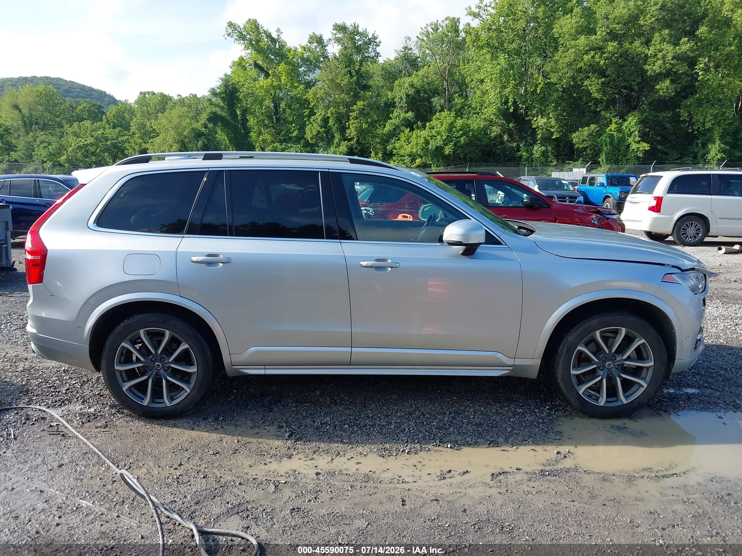 2018 VOLVO XC90 Momentum