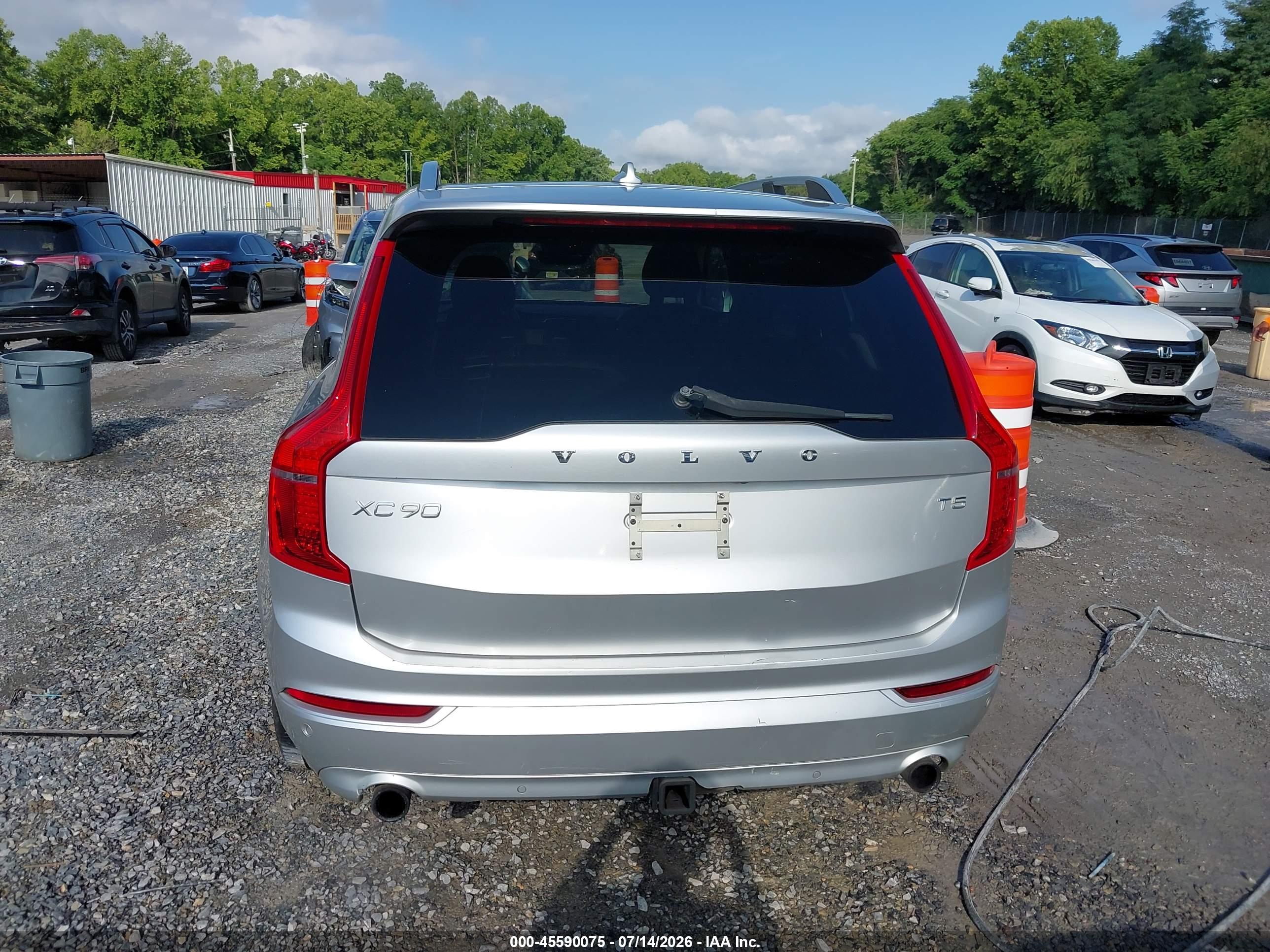 2018 VOLVO XC90 Momentum