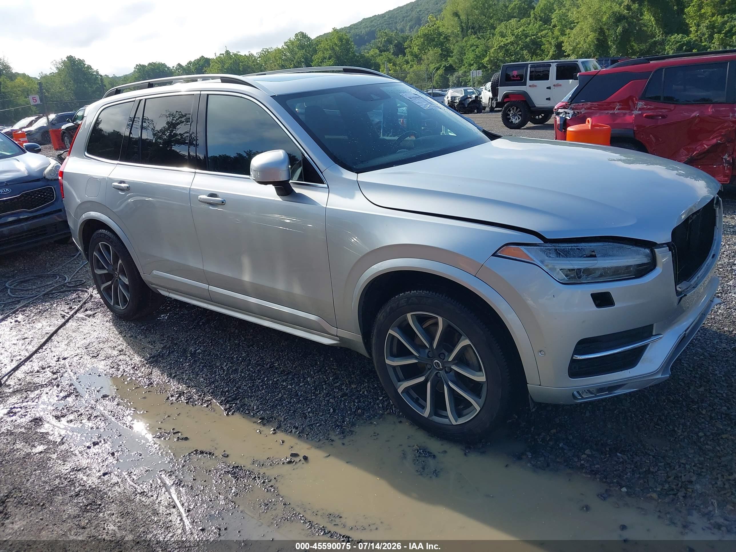 2018 VOLVO XC90 Momentum