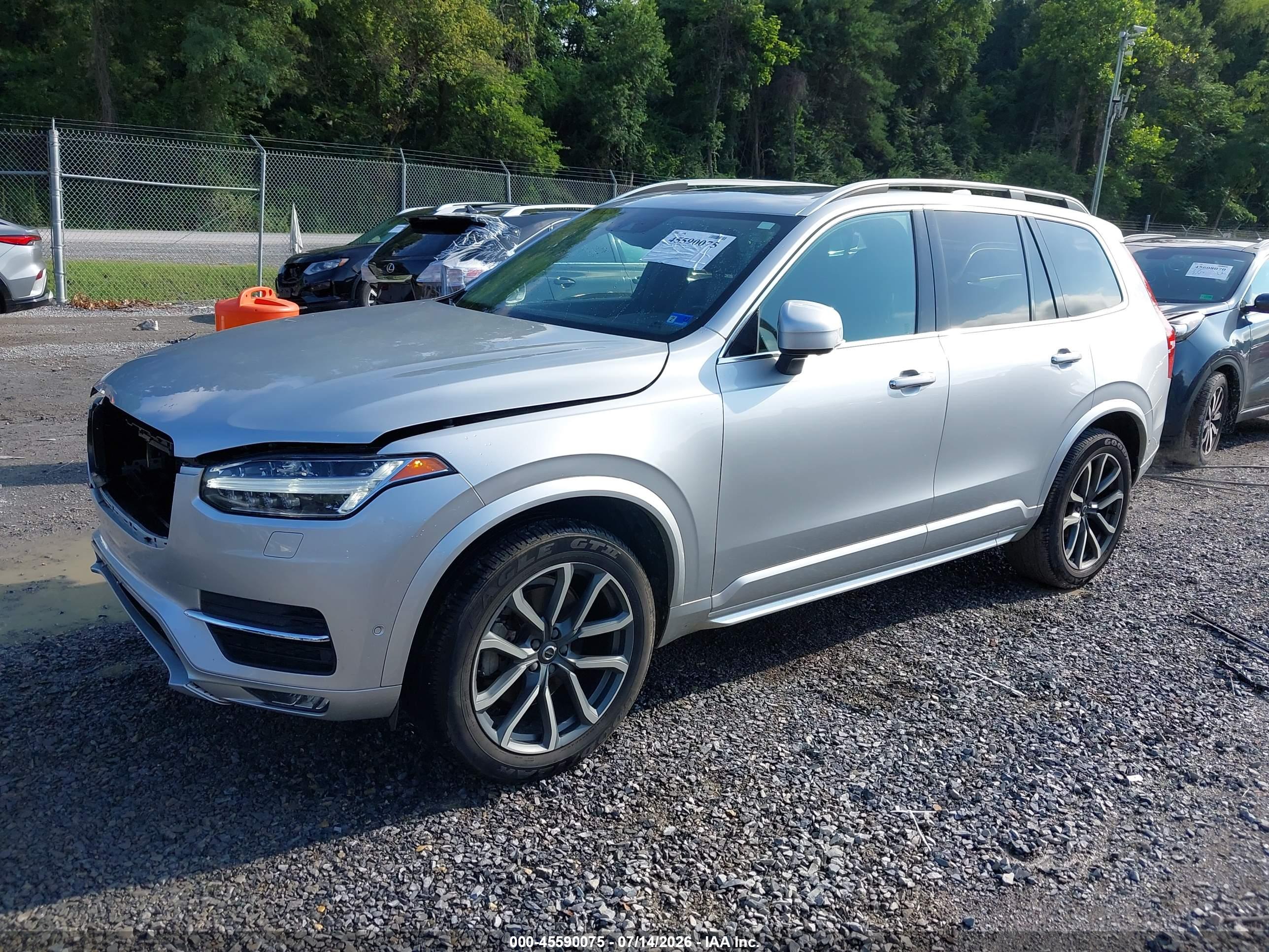 2018 VOLVO XC90 Momentum