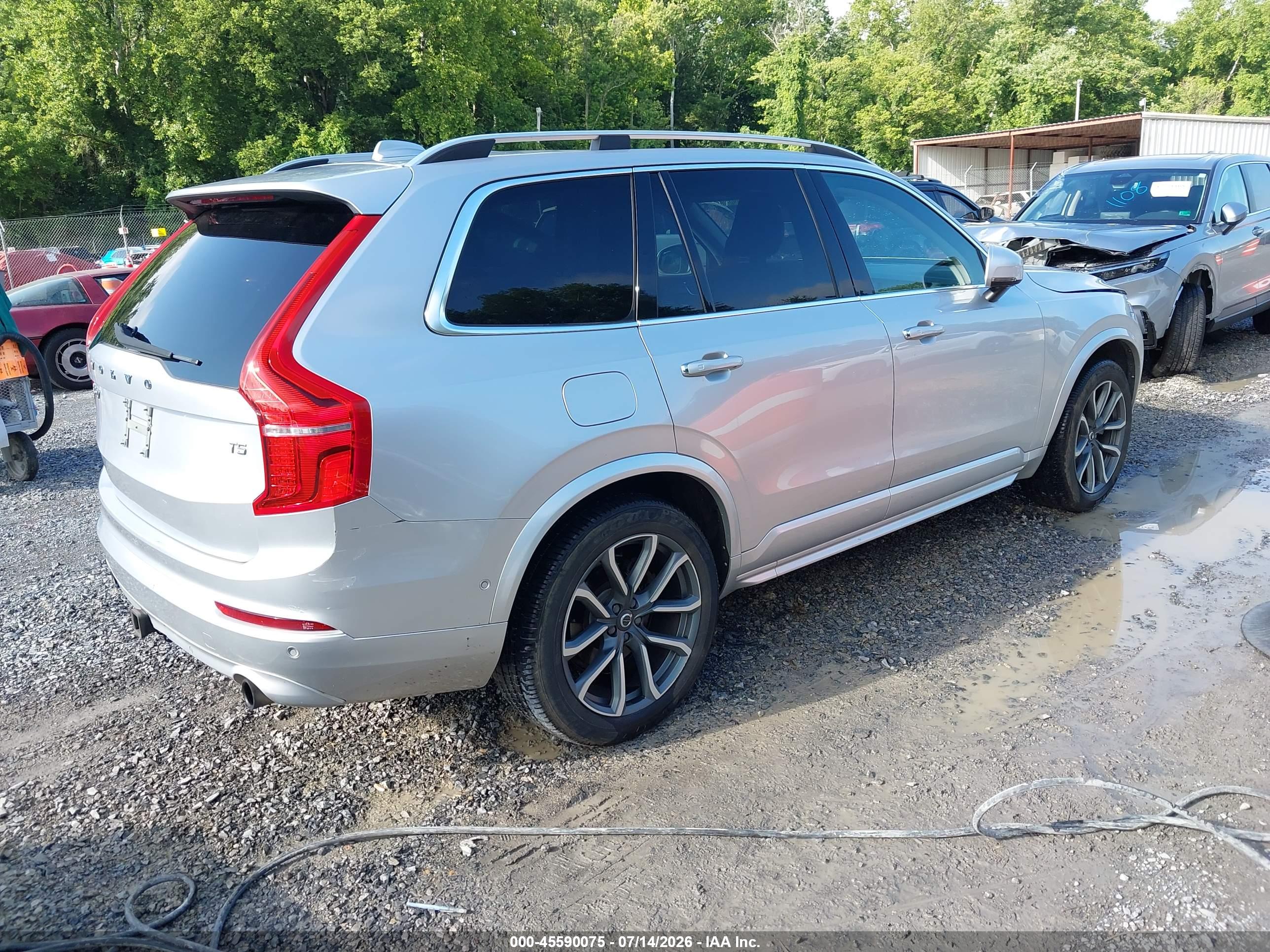 2018 VOLVO XC90 Momentum