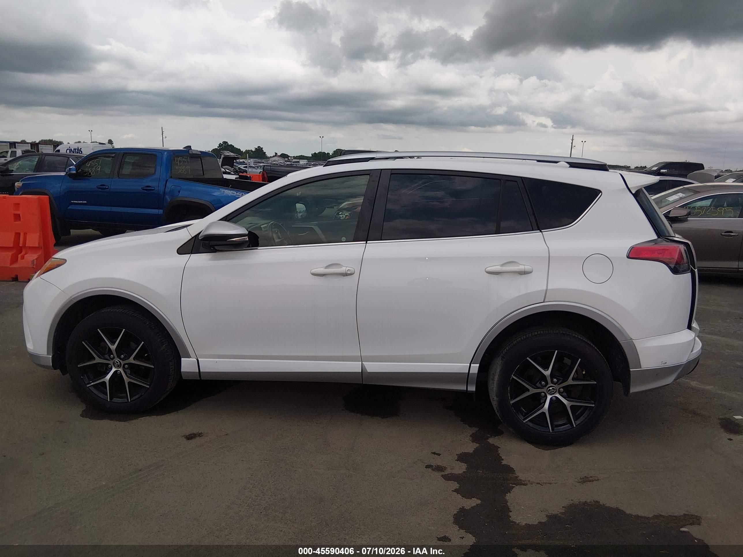 2016 TOYOTA RAV4 SE