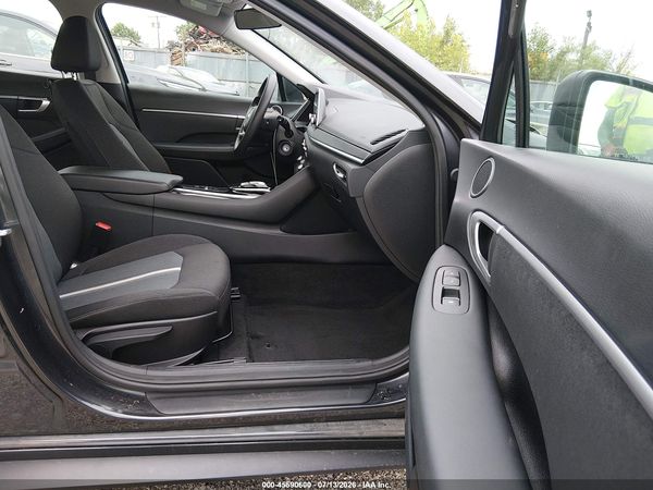 2022 HYUNDAI SONATA SE