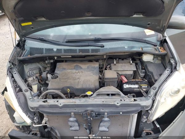 2013 TOYOTA SIENNA LE V6 8 PASSENGER