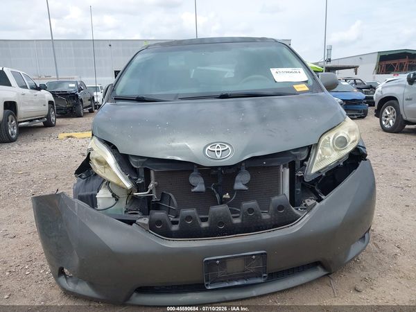 2013 TOYOTA SIENNA LE V6 8 PASSENGER