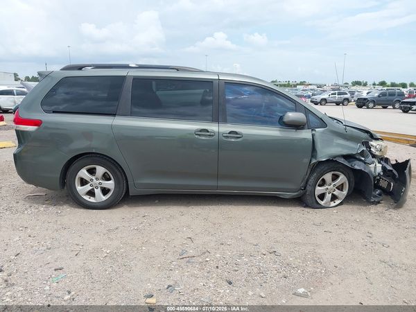 2013 TOYOTA SIENNA LE V6 8 PASSENGER