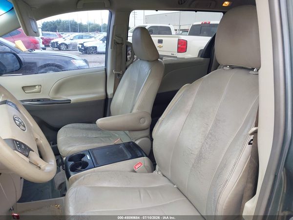 2013 TOYOTA SIENNA LE V6 8 PASSENGER