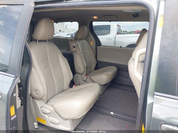 2013 TOYOTA SIENNA LE V6 8 PASSENGER