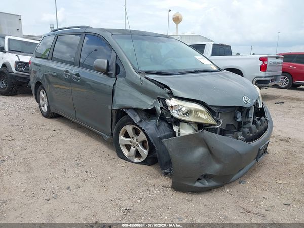 2013 TOYOTA SIENNA LE V6 8 PASSENGER
