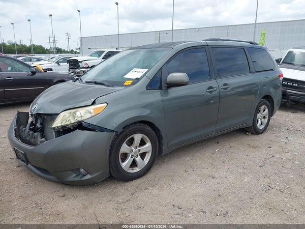 2013 TOYOTA SIENNA LE V6 8 PASSENGER
