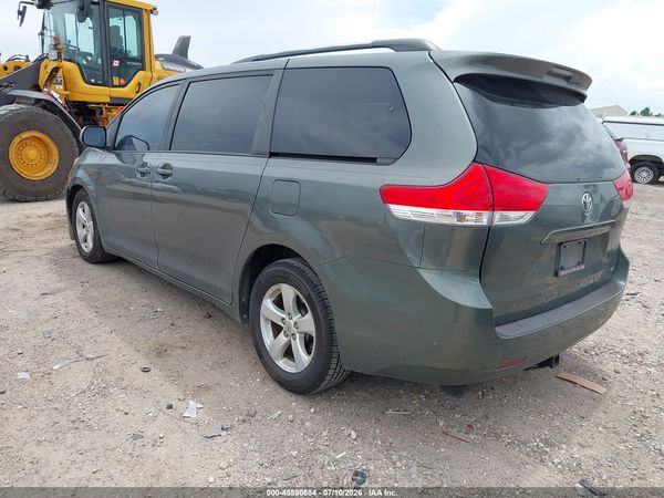 2013 TOYOTA SIENNA LE V6 8 PASSENGER