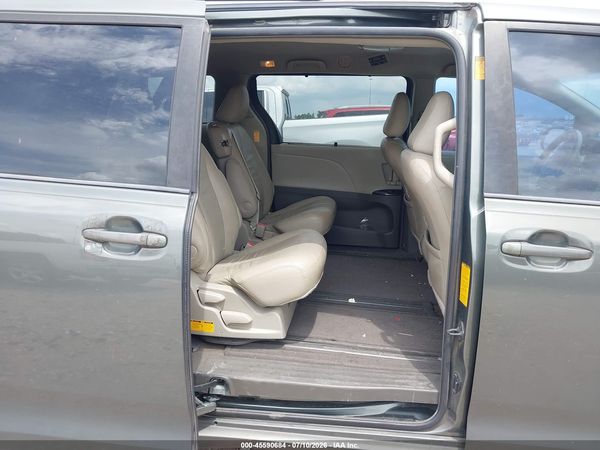 2013 TOYOTA SIENNA LE V6 8 PASSENGER