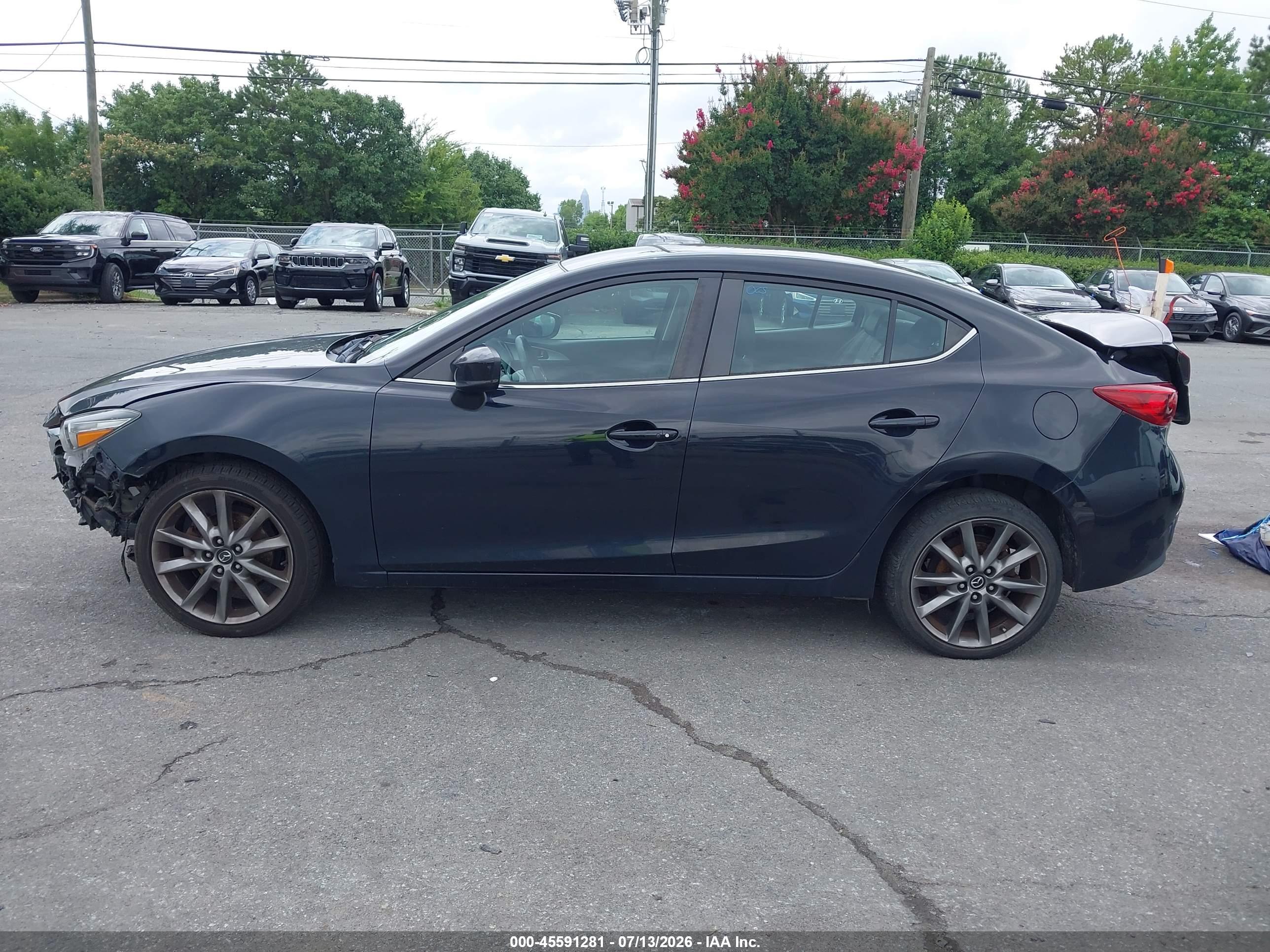 2018 MAZDA MAZDA3 TOURING