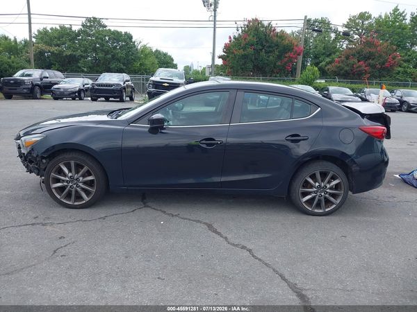 2018 MAZDA MAZDA3 TOURING