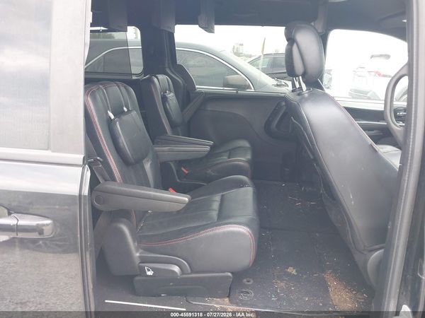 2017 DODGE GRAND CARAVAN GT — I8