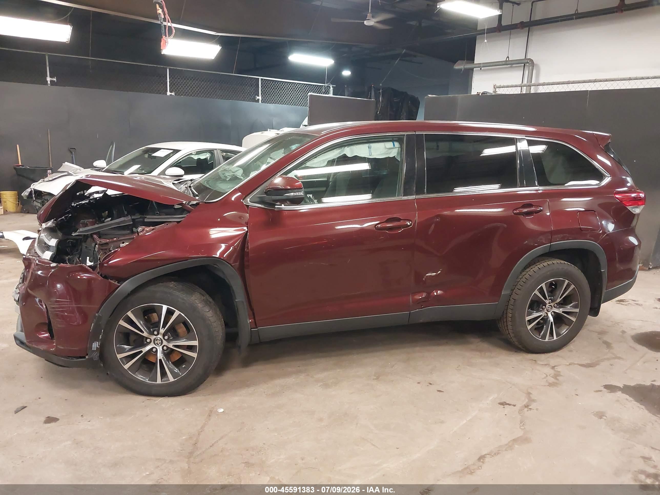 2019 TOYOTA HIGHLANDER LE